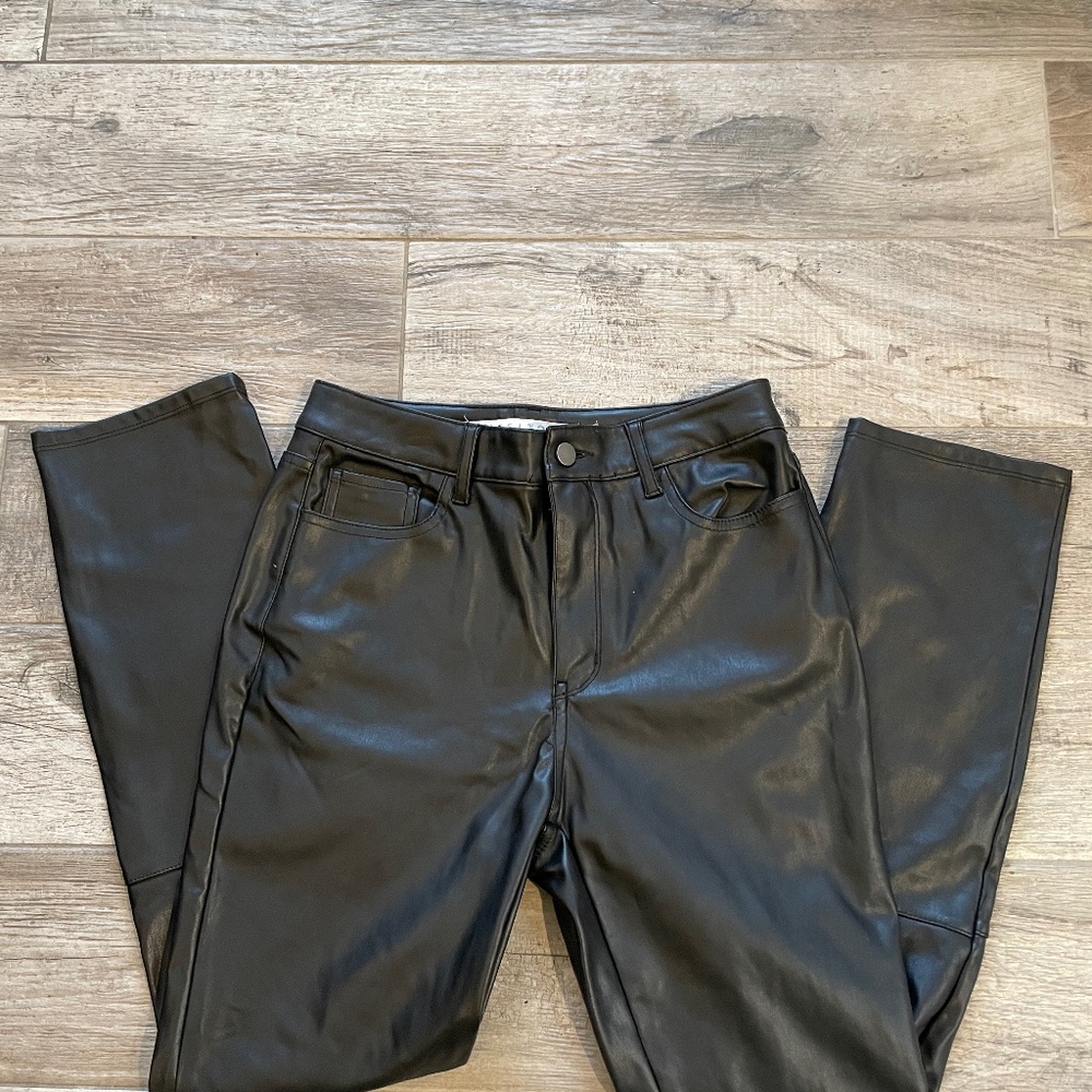 ❤️ BLACK LEATHER STARIGHT LEG PANTS SIZE 5
